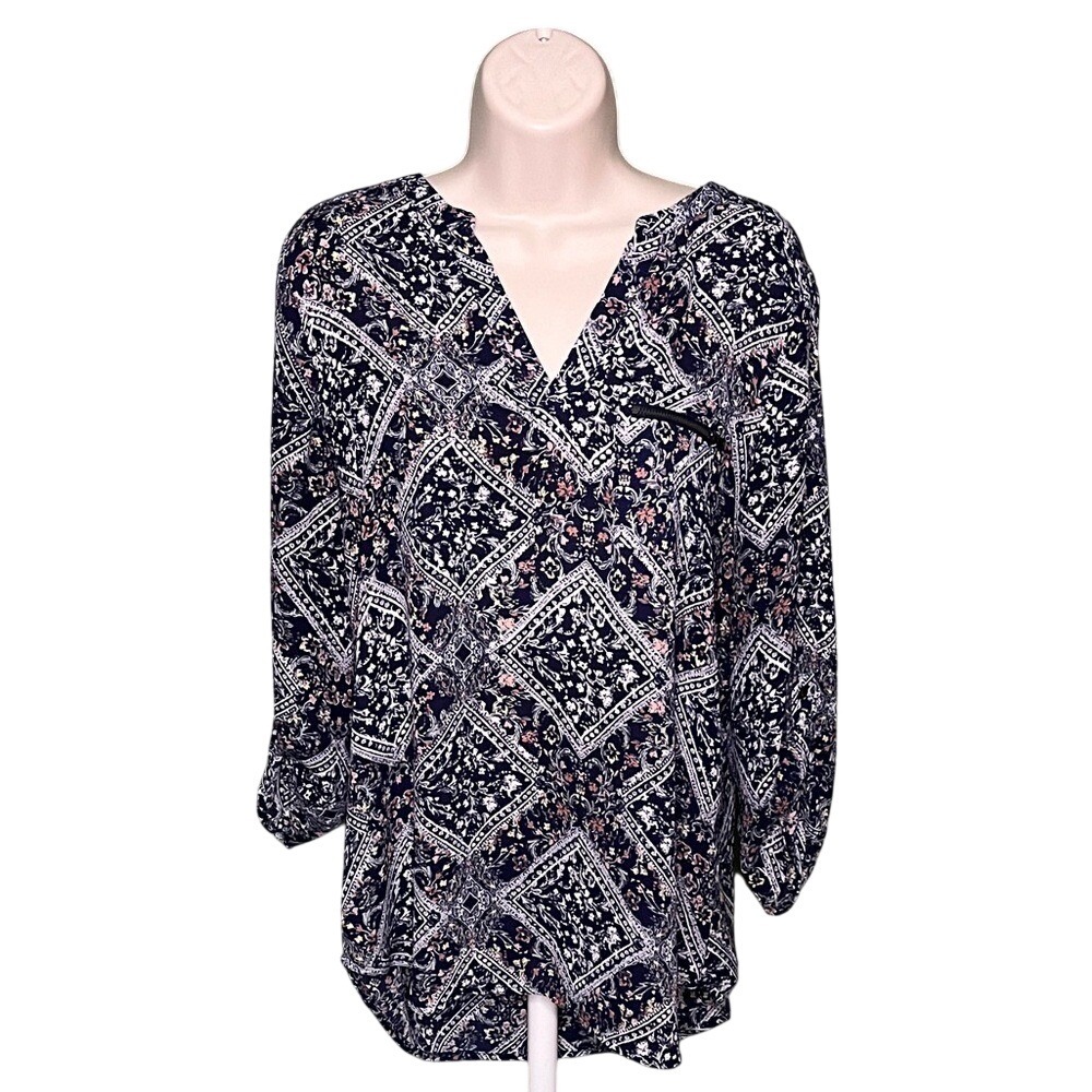 Maurices Womens Navy Blue Floral Tile Roll Tab Sleeve V-Neck Blouse Size M K1216